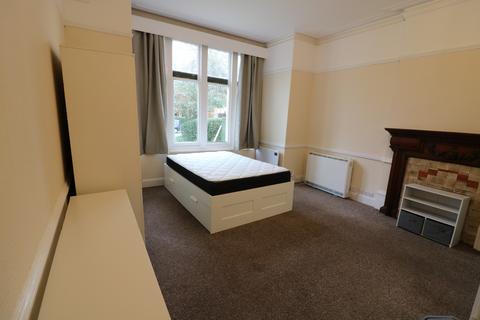 Studio to rent, Castlebar Hill,  Ealing, W5