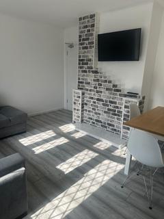 1 bedroom in a house share to rent, Southdrift Way, Luton LU1