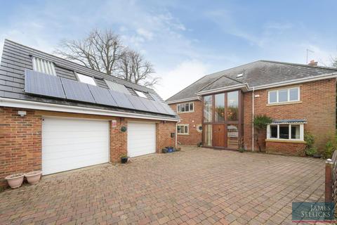 6 bedroom detached house for sale, Brooke Close, Desborough, Kettering