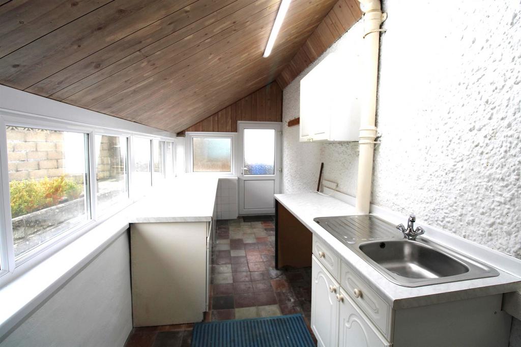 Spacious Utility Room