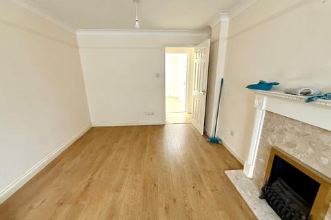 2 bedroom flat to rent, Lodge Road, Hampshire SO14