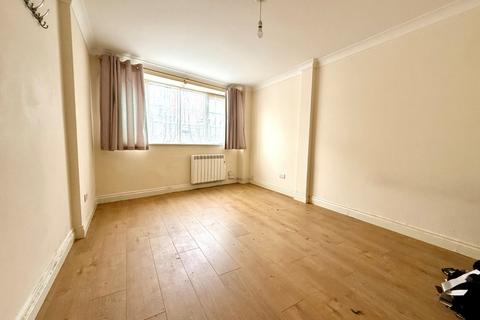 2 bedroom flat to rent, Lodge Road, Hampshire SO14