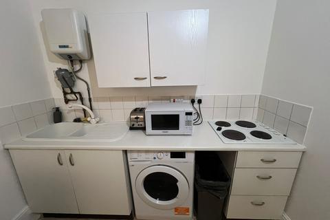 Terraced house to rent, Redcliffe Gardens, London SW10