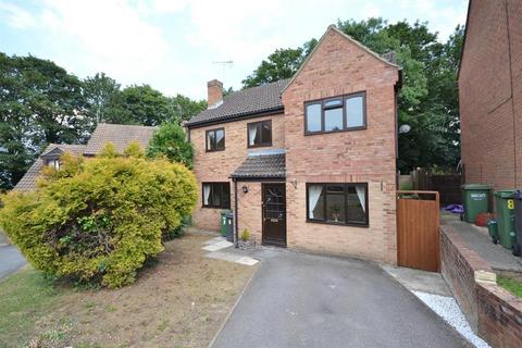 4 bedroom detached house to rent, High Furlong, Cam, Dursley, GL11 5UZ