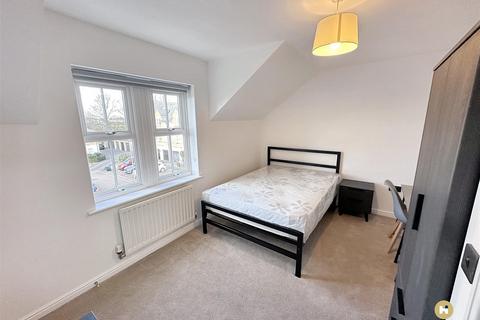 1 bedroom in a house share to rent, 14 Ashworth Square, Wakefield WF1