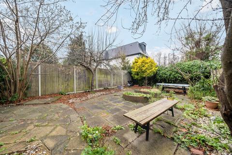 7 Hatherleigh Close, Morden, SM4 5AD
