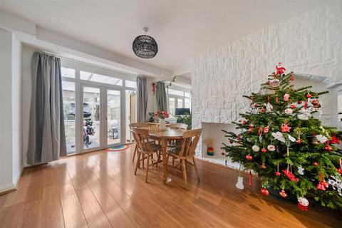 7 Hatherleigh Close, Morden, SM4 5AD