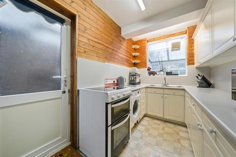 7 Hatherleigh Close, Morden, SM4 5AD