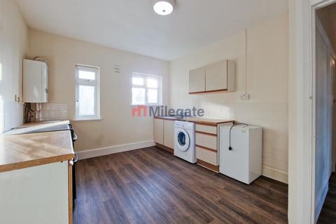 2 bedroom flat to rent, The Broadway, Basildon SS13