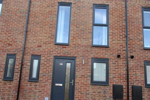 2 bedroom terraced house to rent, Shergar Way, Salford M6