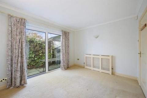 Sandygate, 8 Burton Close Drive, Bakewell, DE45 1BG