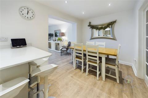 29 Betjeman Close, Higham Ferrers, Rushden, NN10 8NR