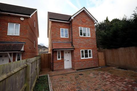 3 bedroom detached house to rent, Damson Close, Watford WD24