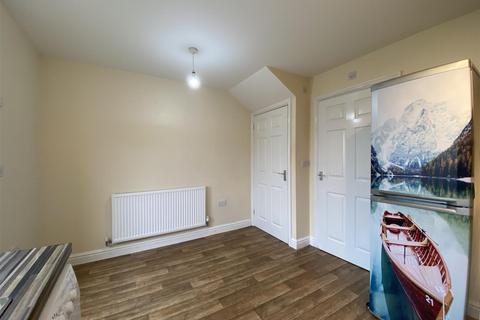 2 bedroom terraced house to rent, Laroche Walk, Bodmin, PL31