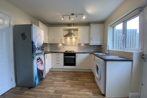 2 bedroom terraced house to rent, Laroche Walk, Bodmin, PL31