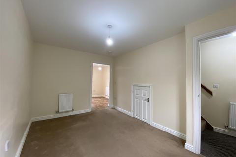 2 bedroom terraced house to rent, Laroche Walk, Bodmin, PL31