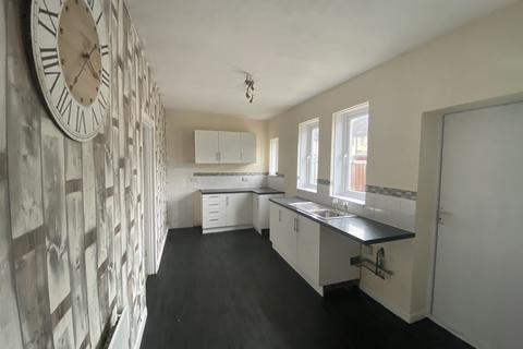 4 bedroom end of terrace house to rent, Rosedale Grove, Hull HU5