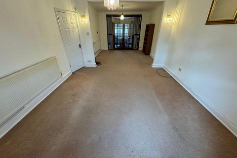 4 bedroom detached house to rent, Cranford Lane, Hounslow, TW5