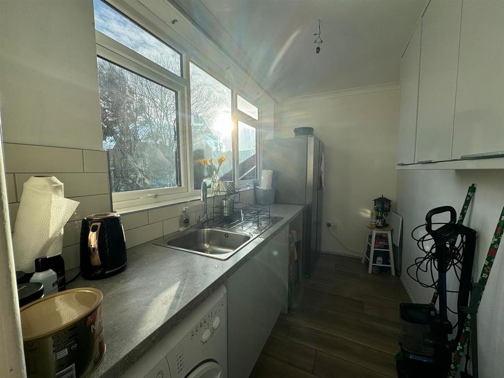 Kitchen 1.jpg
