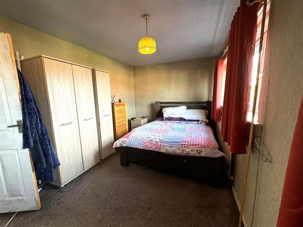 Bedroom 1.jpg