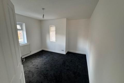 3 bedroom semi-detached house to rent, Birchfields Road, Manchester, M13