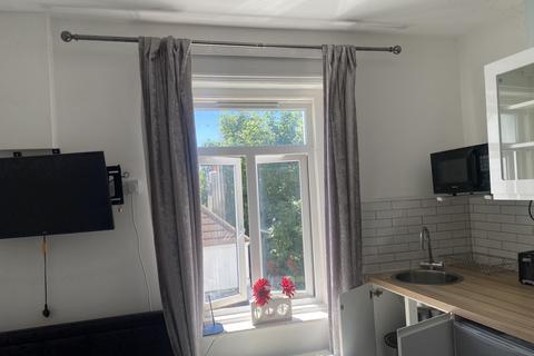 Studio to rent, Upper North Street, Brighton BN1