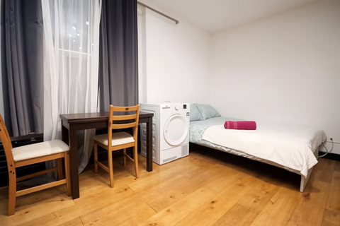 1 bedroom in a house share to rent, Royal College Street, London NW1