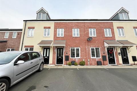 3 bedroom townhouse to rent, Wisteria Road, Nottingham NG14