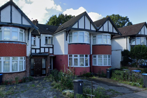 4 bedroom terraced house to rent, Pasteur Gardens, London N18