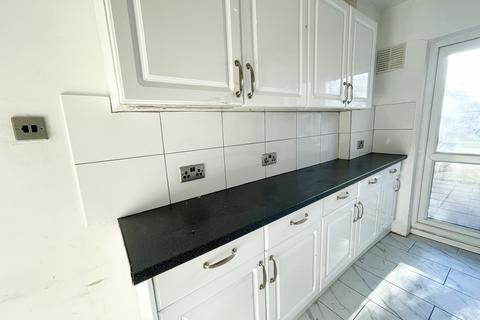 4 bedroom terraced house to rent, Pasteur Gardens, London N18