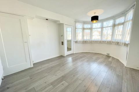 4 bedroom terraced house to rent, Pasteur Gardens, London N18