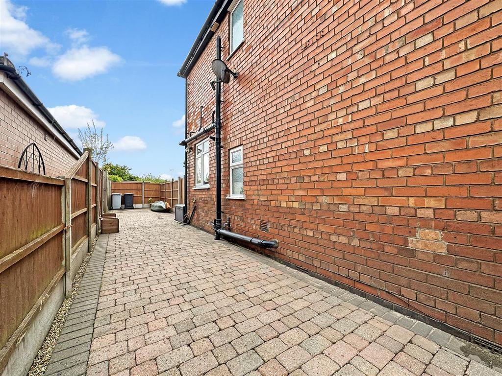 Extensive Block Paved Driveway 741