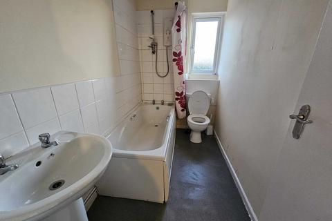 2 bedroom flat to rent, Alcester Road South