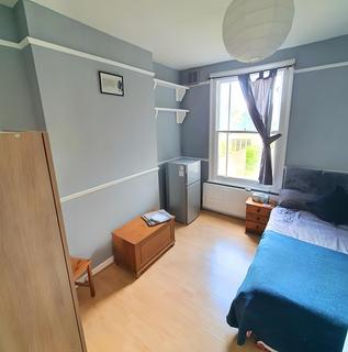 1 bedroom in a house share to rent, Ashmead Road, London SE8