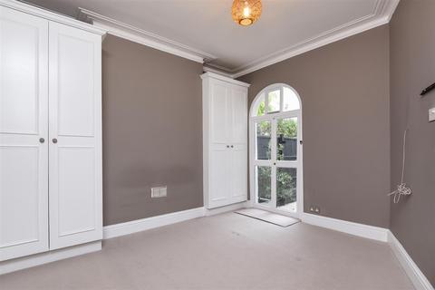 2 bedroom flat to rent, Elm Road, East Sheen, SW14