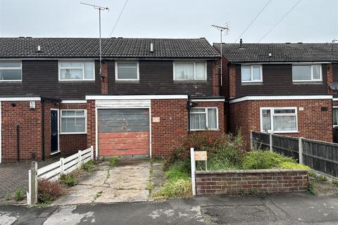 3 bedroom end of terrace house for sale, St.Augustines Close, Newton Street, Newark