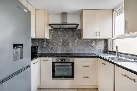 2 bedroom flat for sale, Windmill Road, London