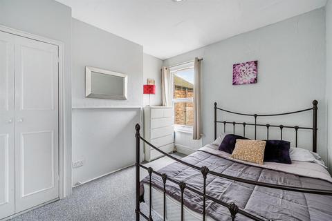 2 bedroom flat for sale, Windmill Road, London