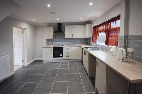 3 bedroom semi-detached house to rent, Wrenbury Crescent, Bentilee