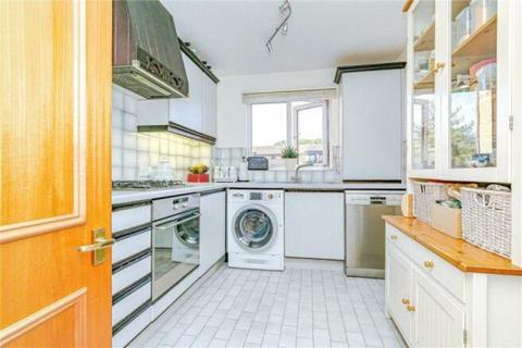 2 bedroom apartment to rent, Campion Close, Coombe Road , Croydon