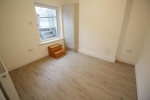 2 bedroom end of terrace house to rent, Hewell Street, Penarth CF64