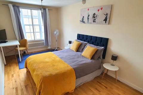 1 bedroom in a flat share to rent, Greenwich High Road, London SE10