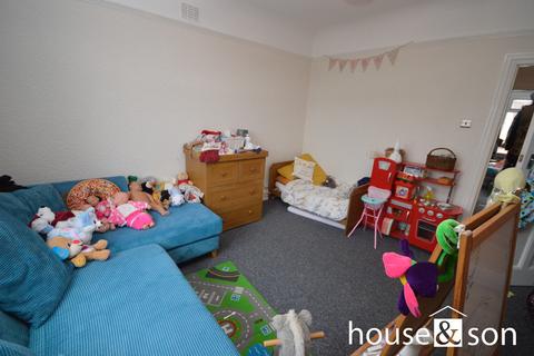 2 bedroom flat to rent, Pine Avenue, Southbourne