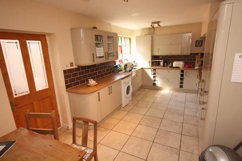 5 bedroom terraced house to rent, Albany Place, Falmouth TR11