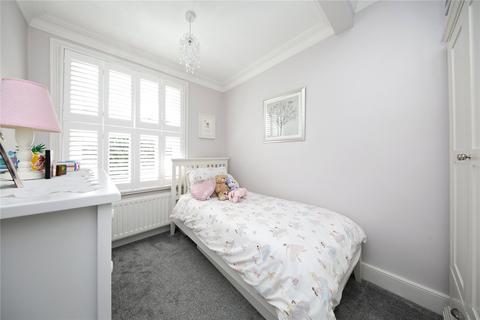 3 bedroom flat to rent, Denton Road, Twickenham