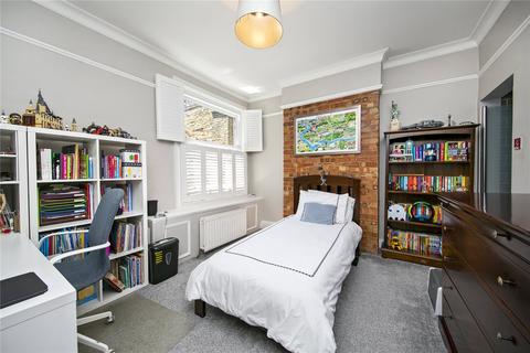 3 bedroom flat to rent, Denton Road, Twickenham