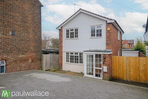 3 bedroom detached house for sale, Rye Road, Hoddesdon