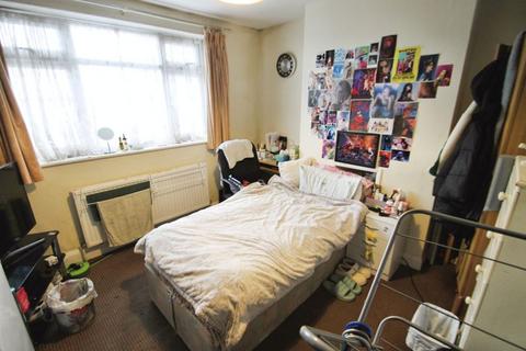 2 bedroom maisonette for sale, Goring Way, Greenford