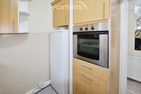 2 bedroom maisonette to rent, Windsor Road, Slough