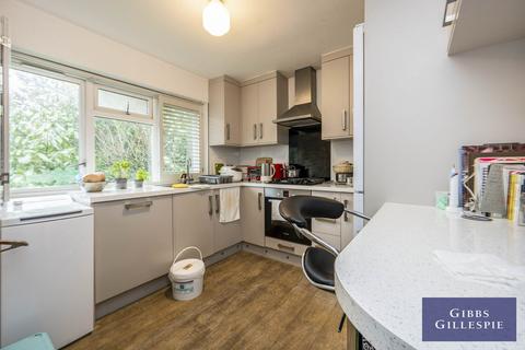 2 bedroom maisonette to rent, Lloyd Court, Pinner